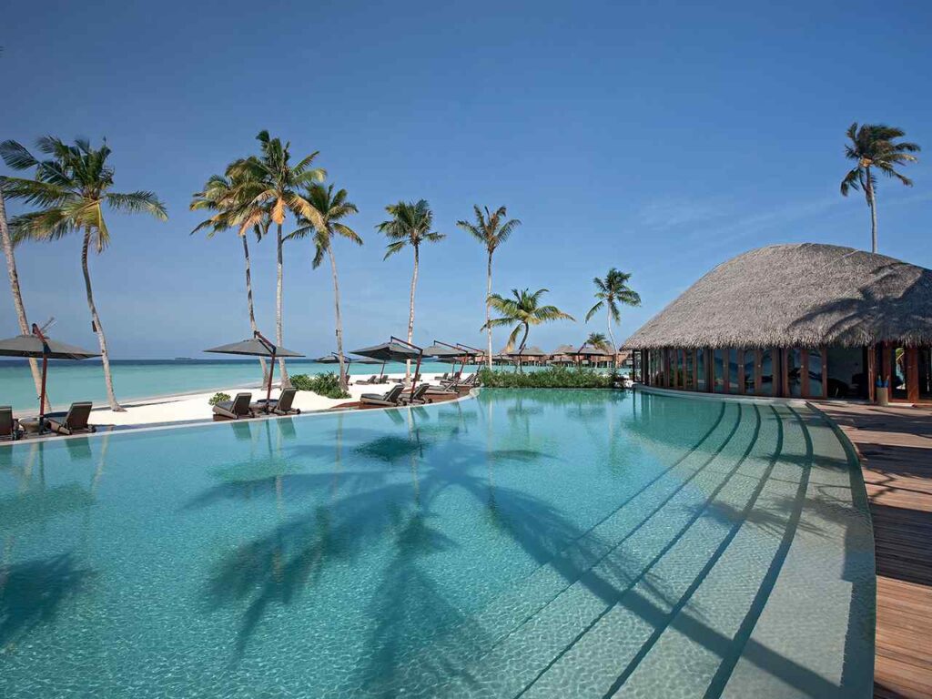 Constance Halaveli Maldives piscina principale