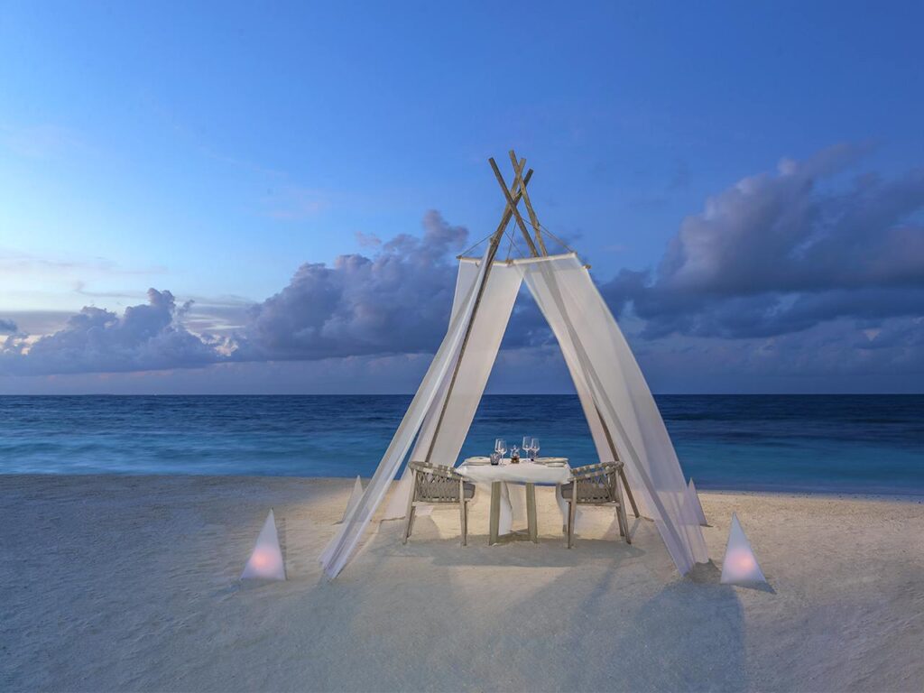 Anantara Kihavah Maldives Villas cena romantica