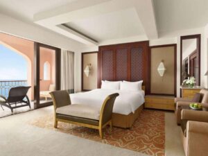 Shangri-Là Al Husn Resort & Spa Suite